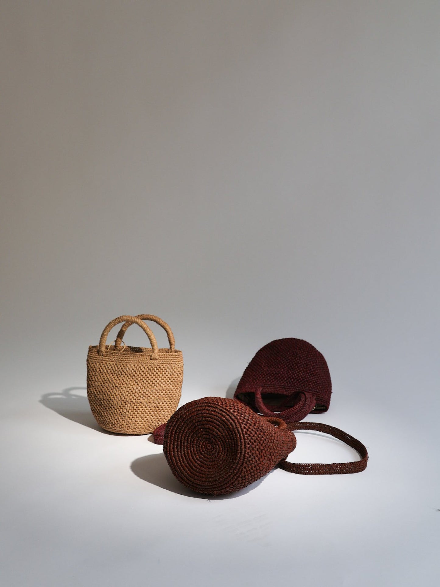 raffiaOLY Mini - Kleine Raffia Tasche als Sommertasche - IKIALAtag1ecofashionHandtasche